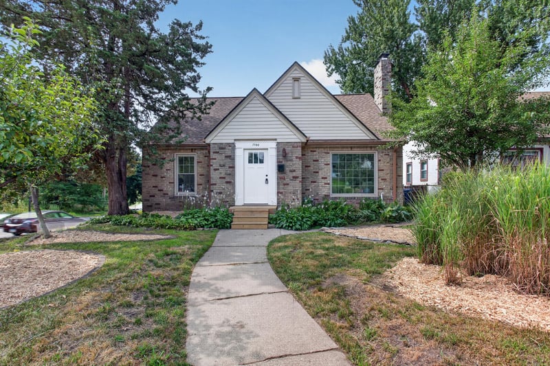 1100 Montana Ave W, Saint Paul, MN 55108