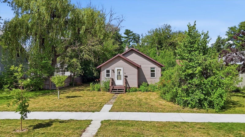 619 NE 3rd Ave, Grand Rapids, MN 55744
