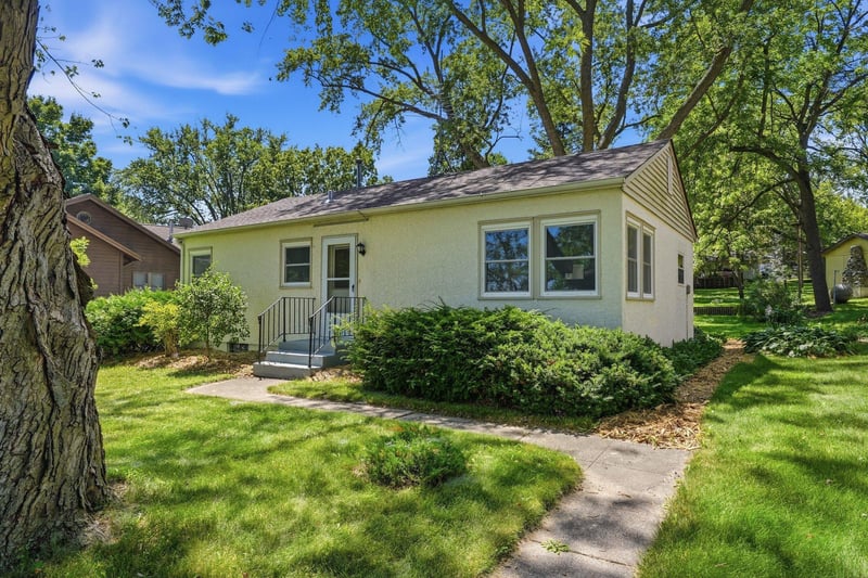 320 Kingsley St S, Winsted, MN 55395