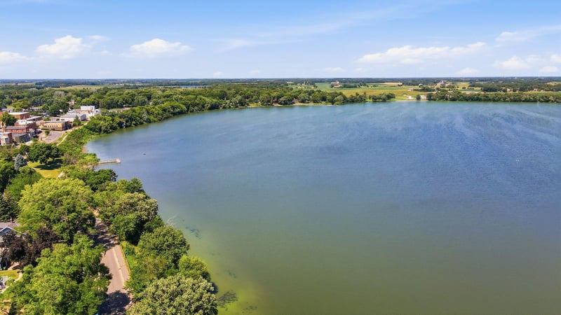 320 Kingsley St S, Winsted, MN 55395