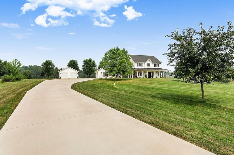 6413 Moonlight Ln, Sartell, MN 56377
