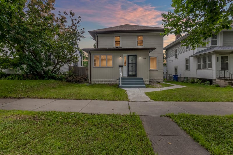 1124 Jessamine Ave E, Saint Paul, MN 55106