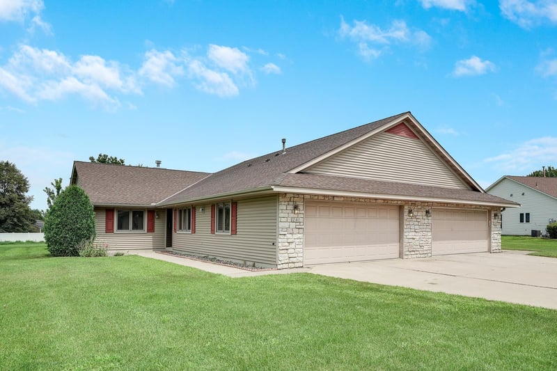 241 Tuttle Dr, Hastings, MN 55033
