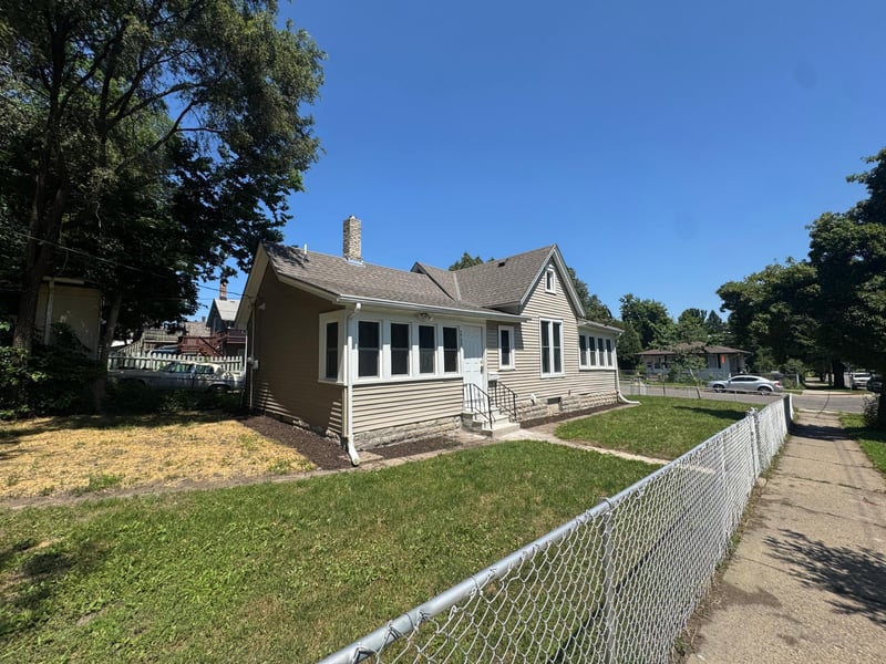 989 Marion St, Saint Paul, MN 55117