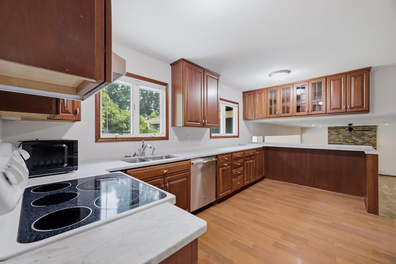 14308 Wedgeway Ct, Eden Prairie, MN 55346