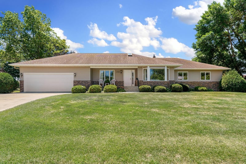 1775 Greenhaven Ln NE, Owatonna, MN 55060