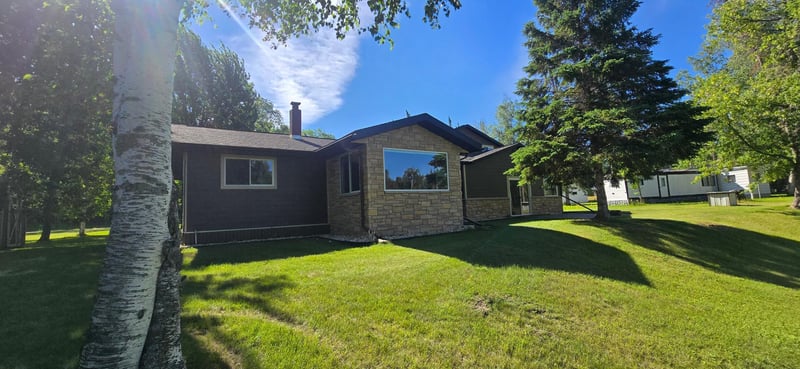 17251 East Pine Dr NW, Angle Inlet, MN 56711