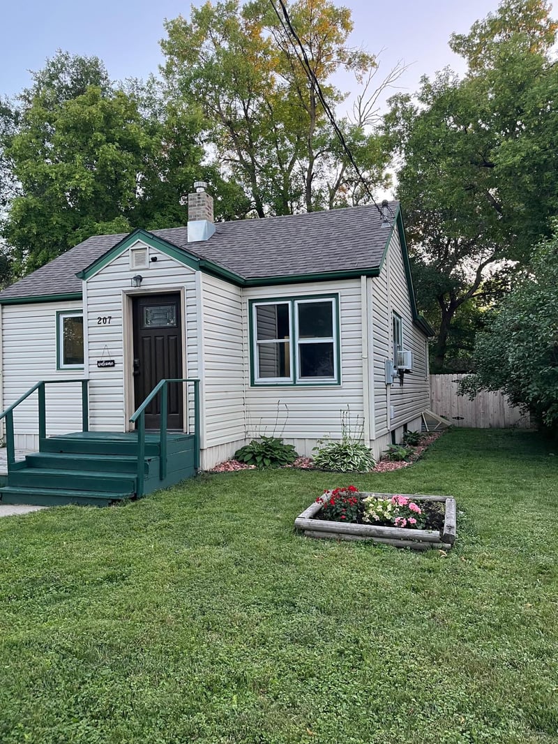 207 14th St S, Moorhead, MN 56560