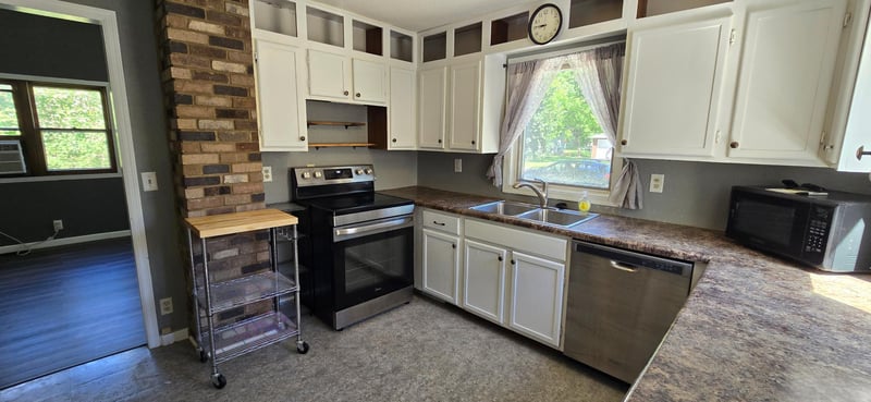207 14th St S, Moorhead, MN 56560