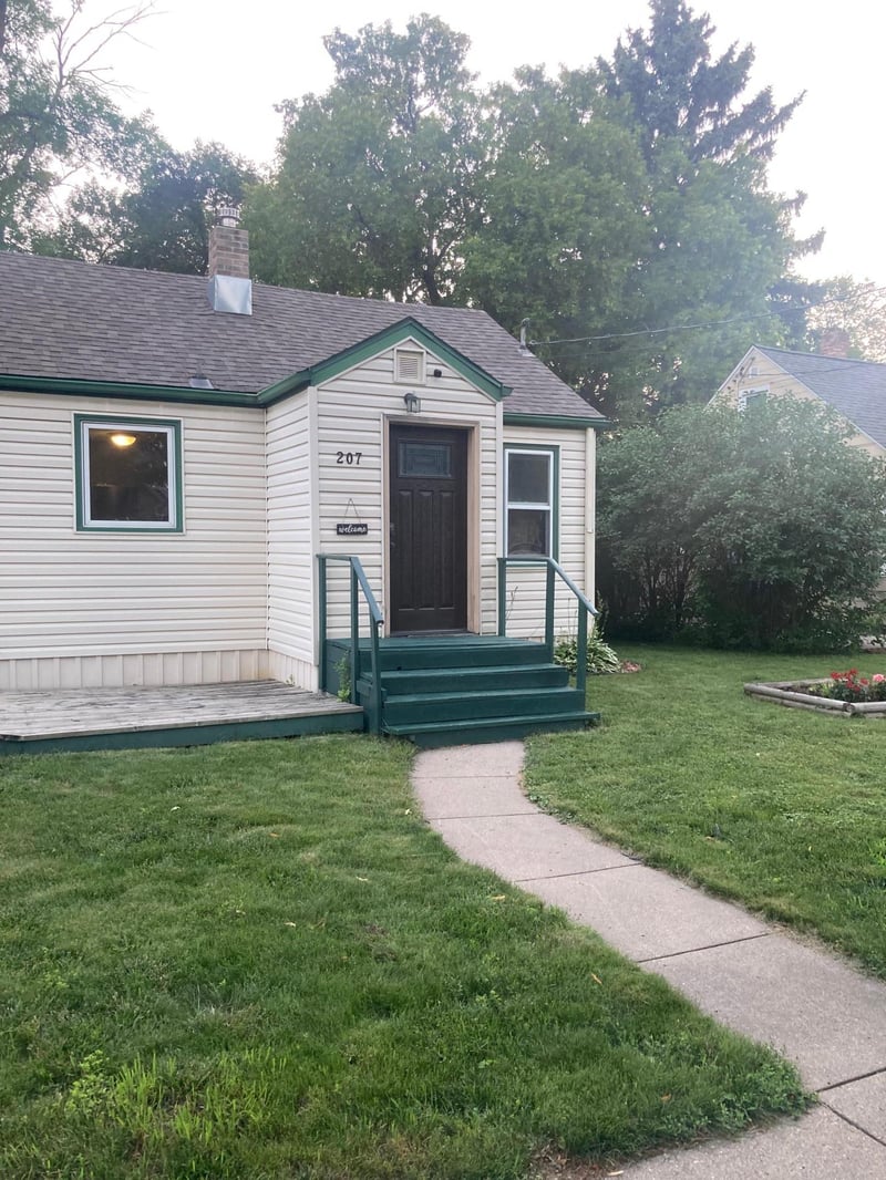 207 14th St S, Moorhead, MN 56560