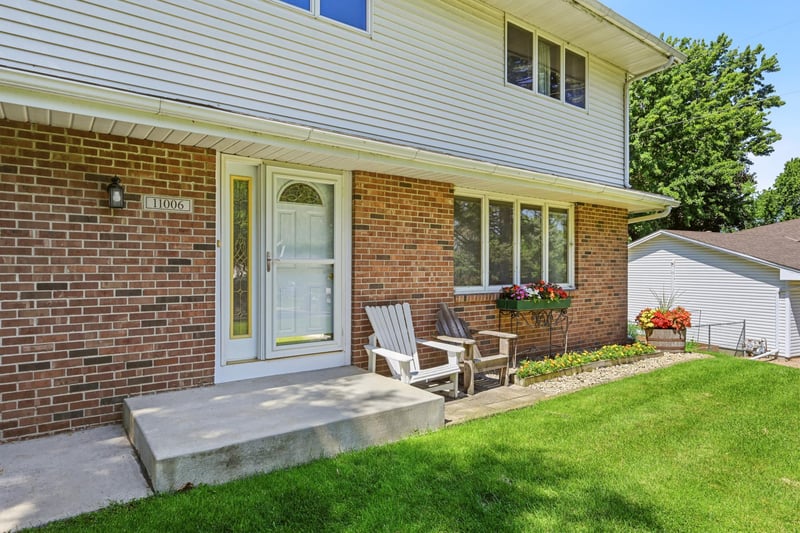 11006 Radisson Dr, Burnsville, MN 55337