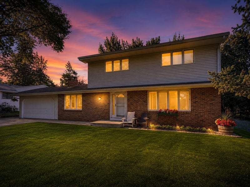11006 Radisson Dr, Burnsville, MN 55337