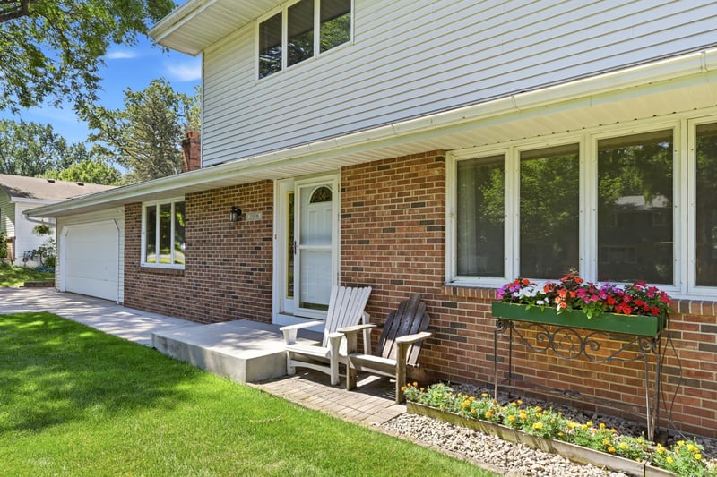11006 Radisson Dr, Burnsville, MN 55337