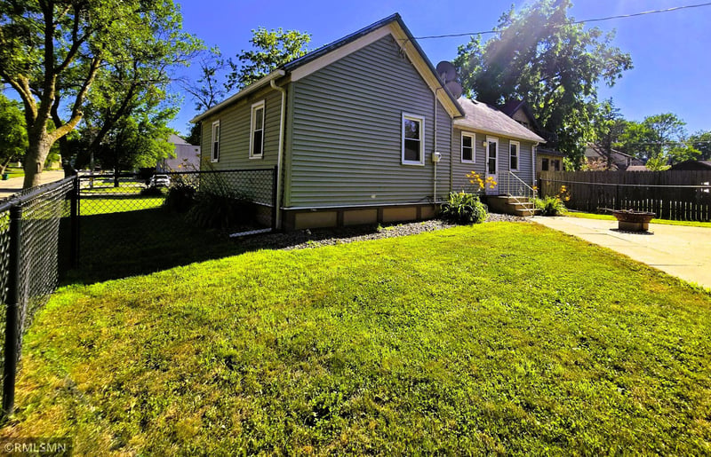 116 2nd St NE, Plato, MN 55370