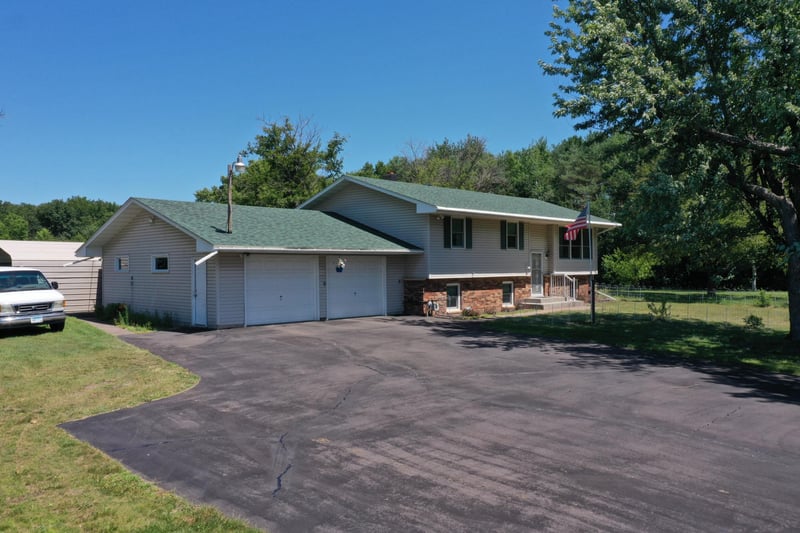 5276 392nd St, North Branch, MN 55056