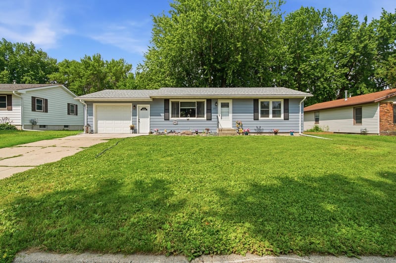 1213 3rd St NW, Waseca, MN 56093
