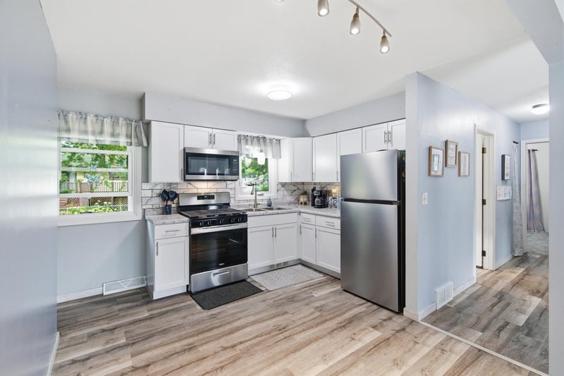 1213 3rd St NW, Waseca, MN 56093