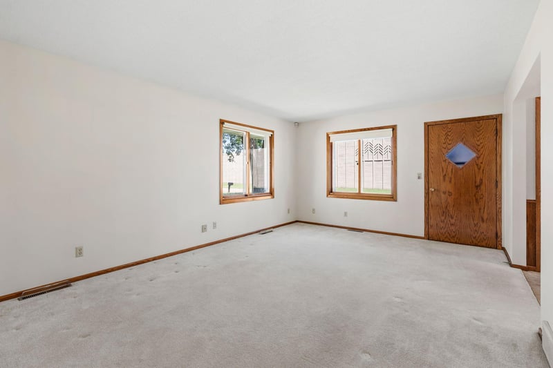 229 8th Ave SE, Osseo, MN 55369