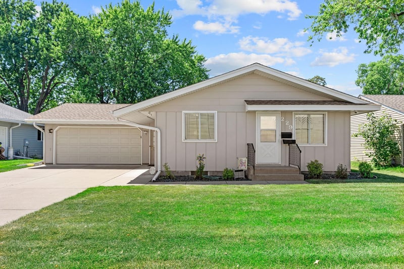 229 8th Ave SE, Osseo, MN 55369