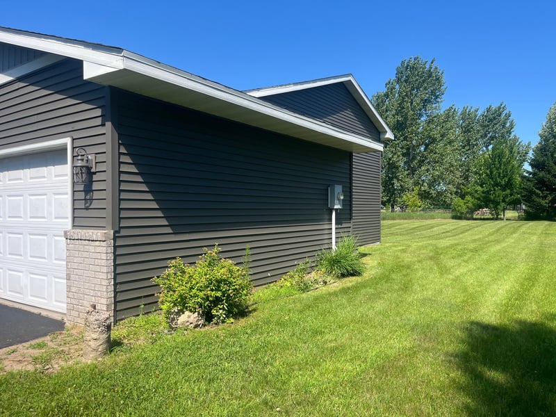 1300 Honeysuckle Ln SE, Cambridge, MN 55008