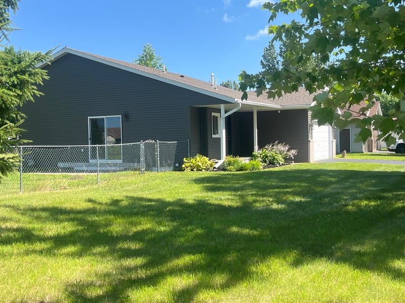 1300 Honeysuckle Ln SE, Cambridge, MN 55008