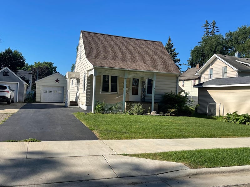 415 10th Ave SW, Austin, MN 55912
