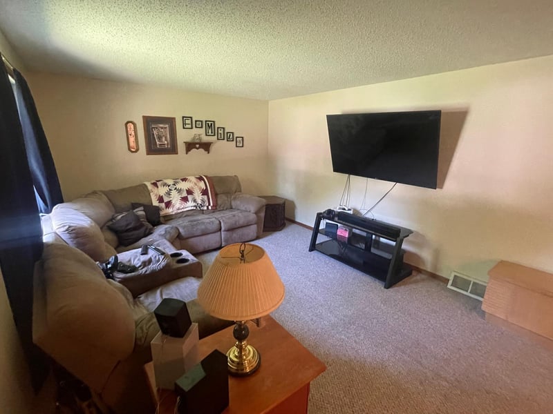 513 8th Ave NW, Waseca, MN 56093