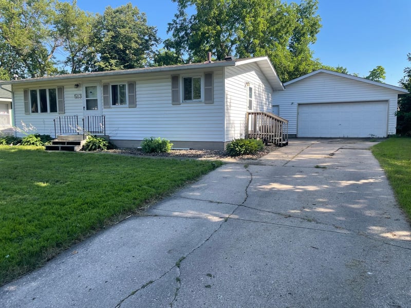 513 8th Ave NW, Waseca, MN 56093