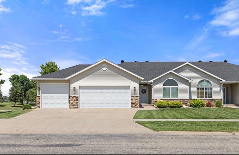 3410 Village Green Dr, Moorhead, MN 56560
