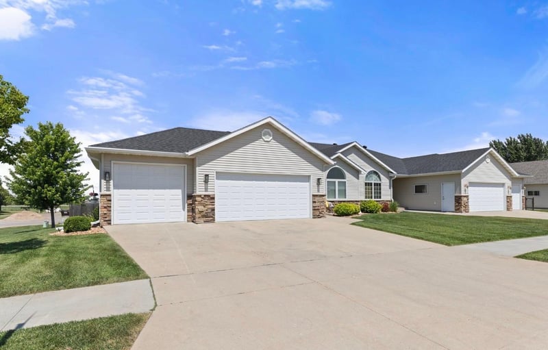 3410 Village Green Dr, Moorhead, MN 56560