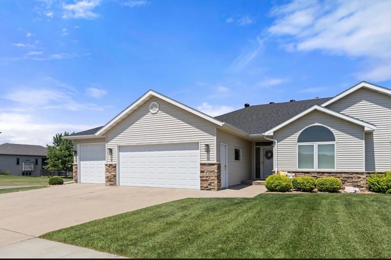 3410 Village Green Dr, Moorhead, MN 56560