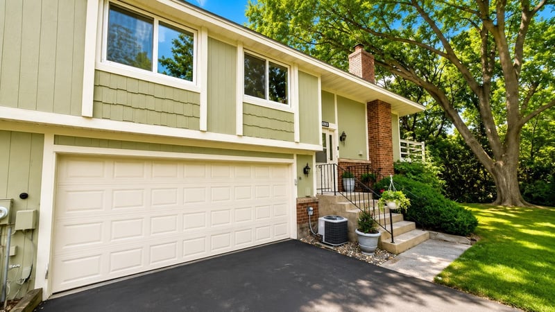 6869 Macbeth Ct, Woodbury, MN 55125