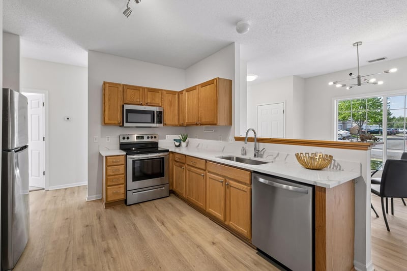 1336 Yorkshire Ln, Shakopee, MN 55379