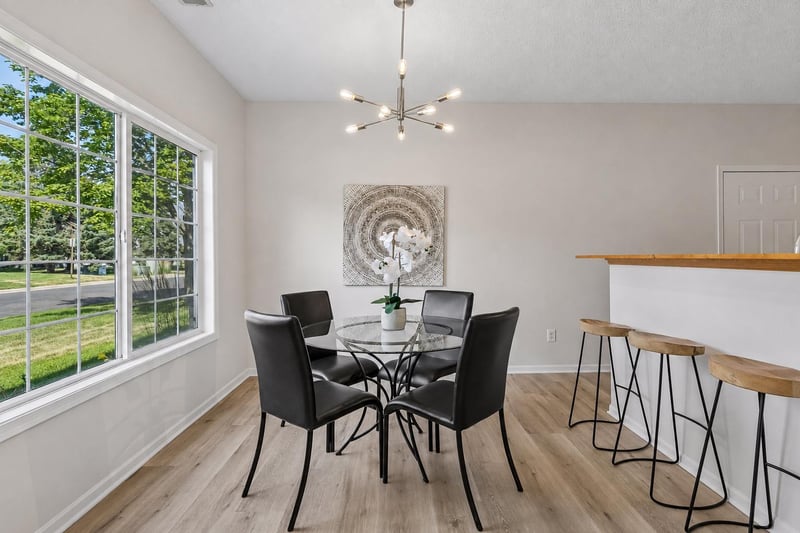 1336 Yorkshire Ln, Shakopee, MN 55379