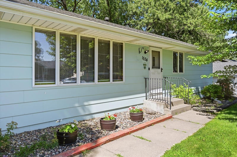 1534 17th St NW, New Brighton, MN 55112