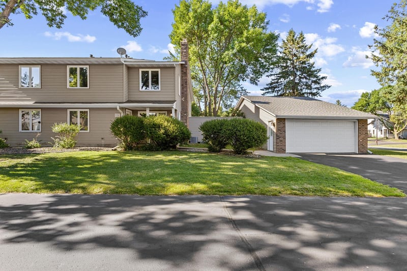 9390 Ranchview Ln N, Maple Grove, MN 55369