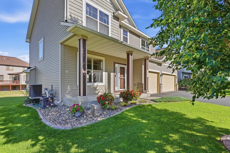 1801 Foothill Trl, Shakopee, MN 55379