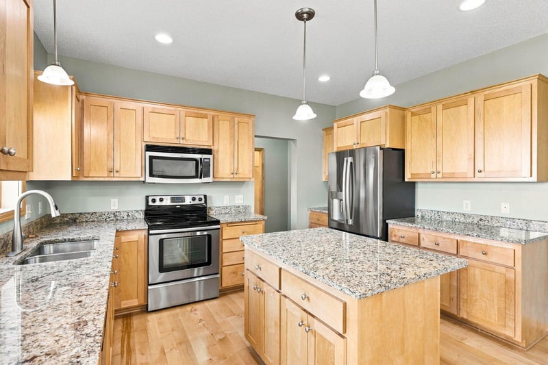 1801 Foothill Trl, Shakopee, MN 55379