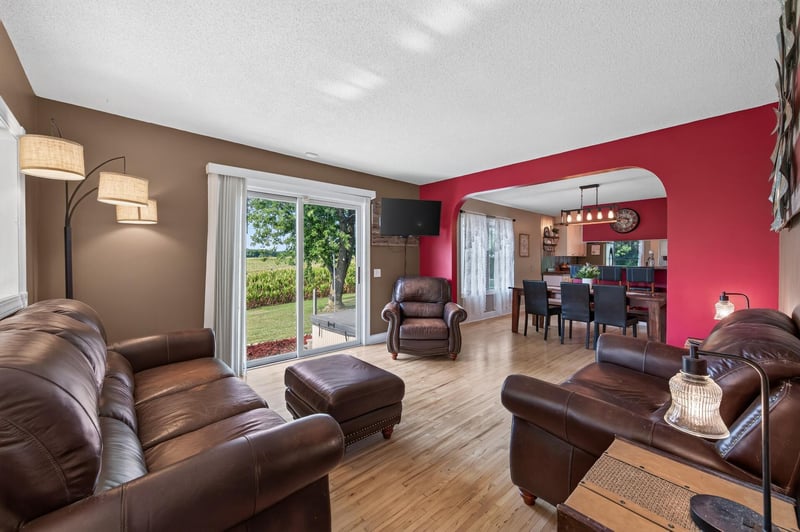 9711 Ireland Ave NW, Annandale, MN 55302