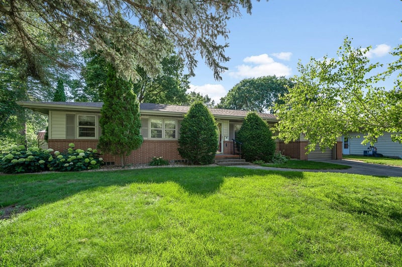 1024 Holden Pl, Fairmont, MN 56031