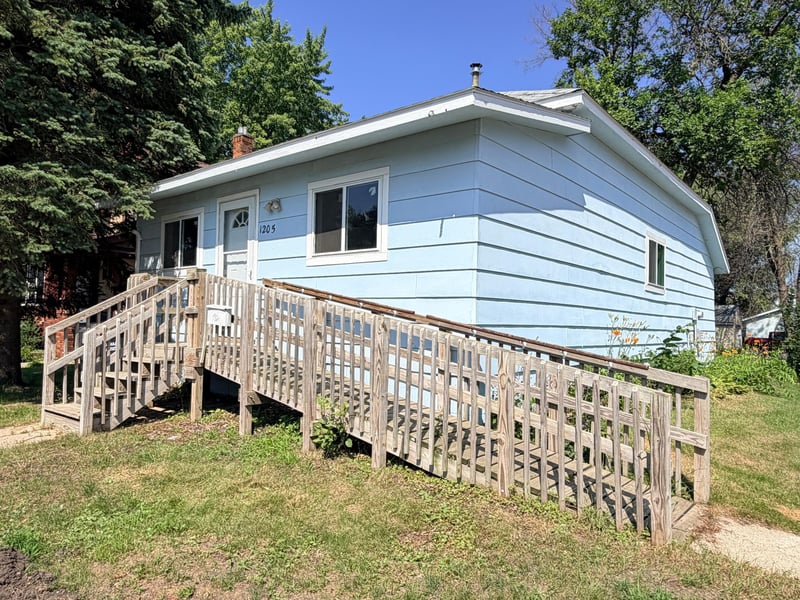 1205 6th Ave, Worthington, MN 56187
