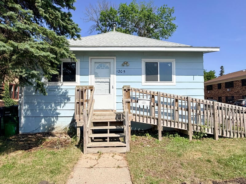 1205 6th Ave, Worthington, MN 56187