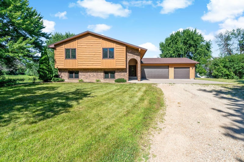 9101 Shannon Ln, Corcoran, MN 55340