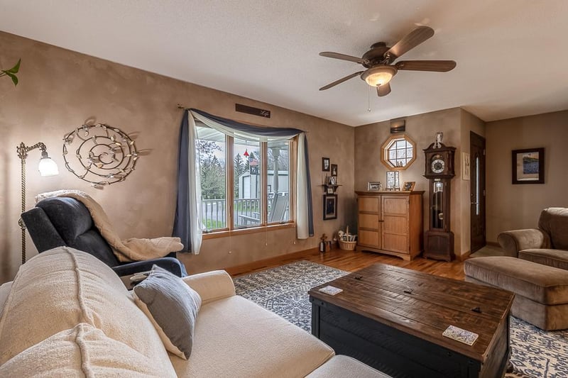 35425 Shakpays Cove Rd, Kasota, MN 56050
