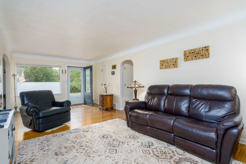 1274 Amble Rd, Arden Hills, MN 55112