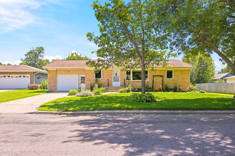 325 6th St NW, Buffalo Lake, MN 55314
