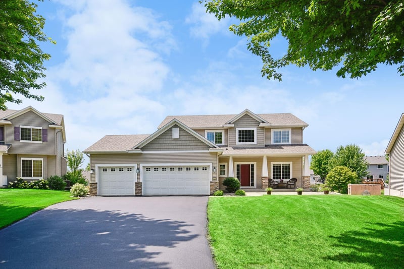 1235 Pine Sq, Waconia, MN 55387