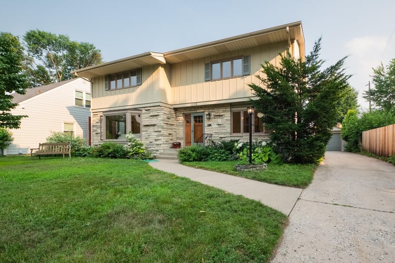 4609 Coffey Ln, Minneapolis, MN 55406