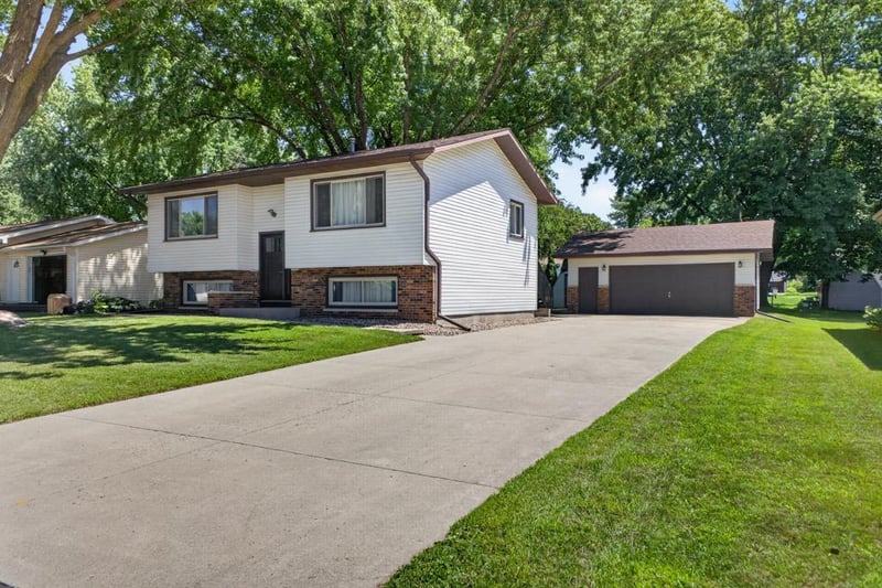 306 4th Ave NE, Kasson, MN 55944