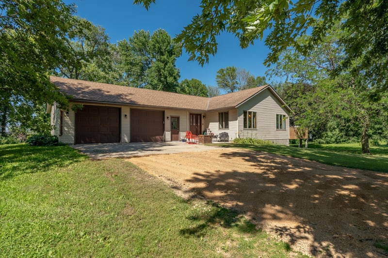 22346 302nd St, Belle Plaine, MN 56011